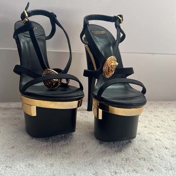 VERSACE Triple Platform Black Gold Medusa Swarovski Crystals Sandals Heels bling - Picture 2 of 8